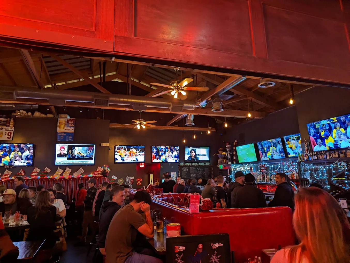 Roccos Tavern atmosphere